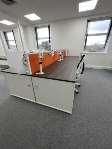 Office bench desking with screens