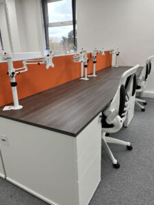 Office bench desking with screens